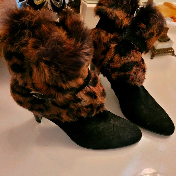 Vintage Stuart Weitzman genuine FUR and Suede heeled ankle boots SZ 10.5 - Picture 6 of 8
